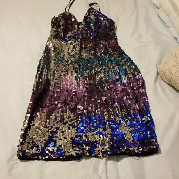 Dress - Picture 2 of 3